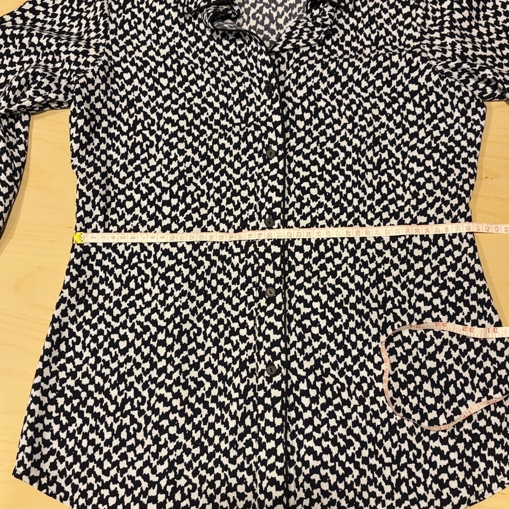 Theory Silk Printed Button-Front Long Sleeve Blouse in Black/White (Size S) - Picture 8 of 8